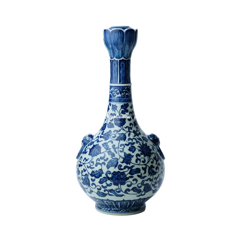 Imitation Qing Dynasty Qianlong Hand-Painted Blue and White Garlic Bottle