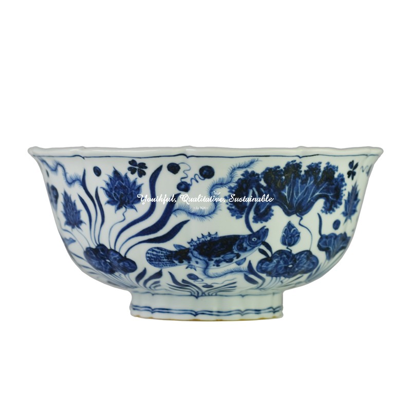 Imitation Ming Dynasty Xuande Hand-Painted Large Bowl with Fish Pattern