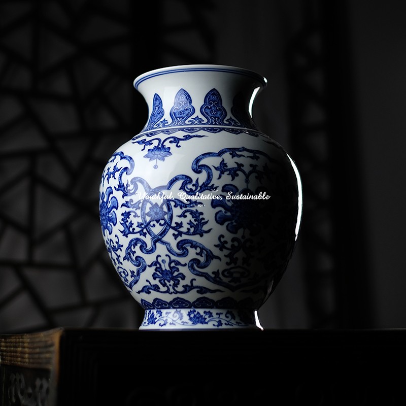 Imitation Qing Dynasty Qianlong Hand-Painted Blue and White Lotus Vase