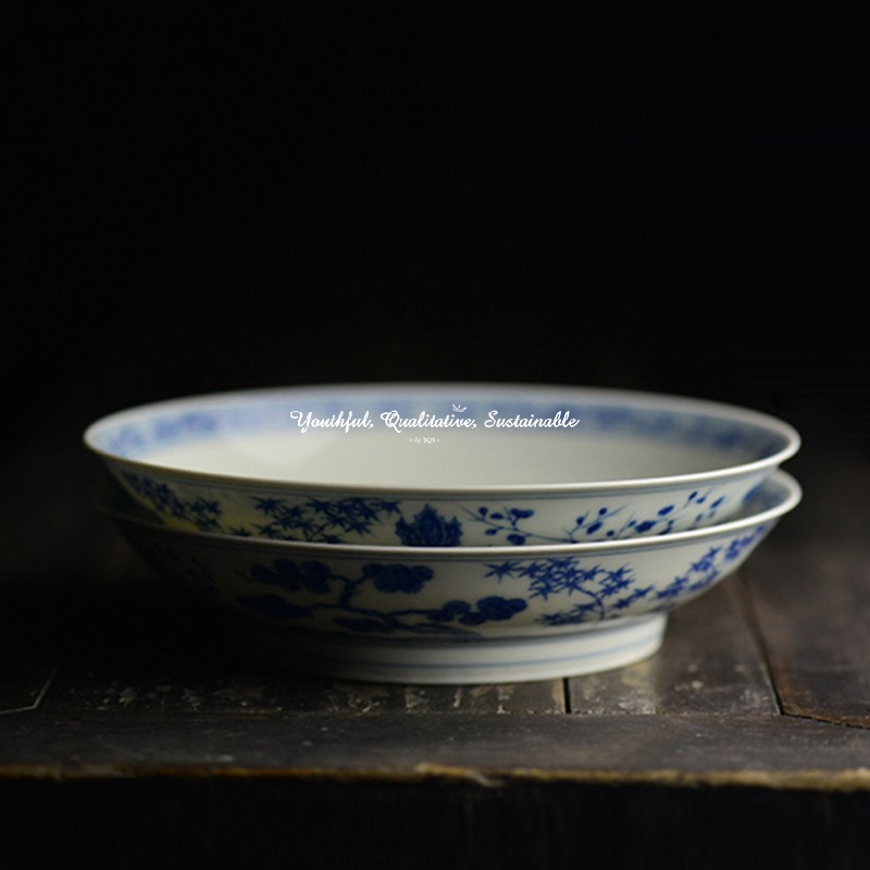 Hand-Painted Imitation Ming Dynasty Ch’eng-hua Blue and White Picture of Three Friends in the Cold of the Year Plate/Dinner Plate